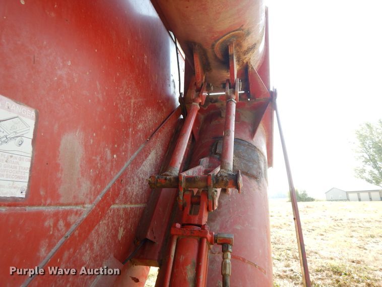 image for item HJ9530 Killbros 1800 grain cart