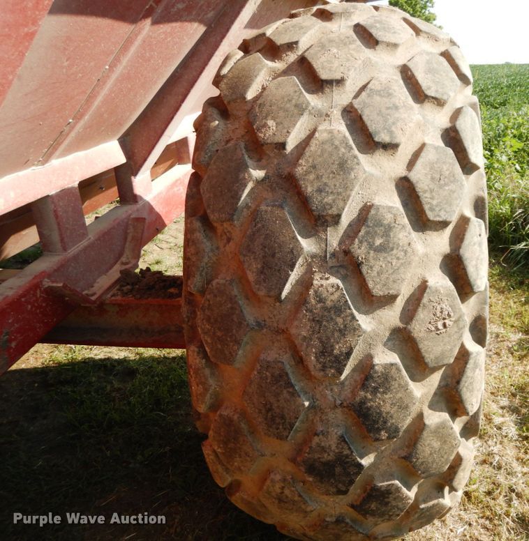 image for item HJ9530 Killbros 1800 grain cart