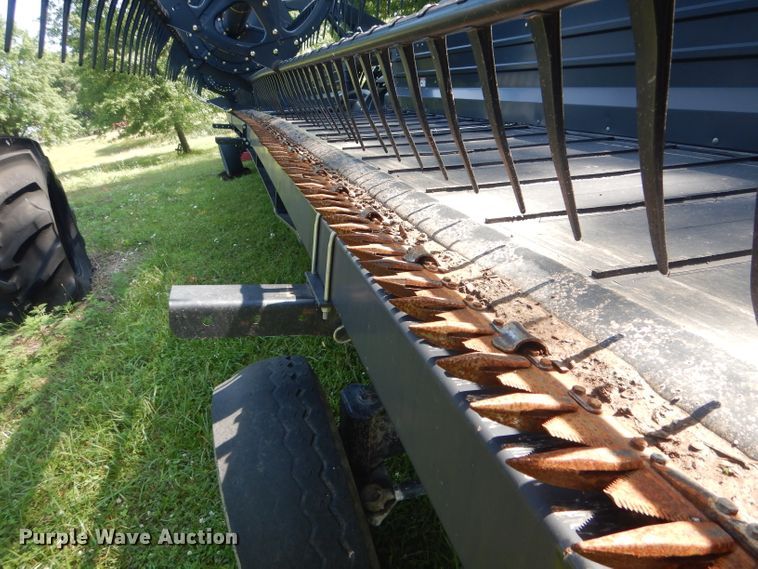 image for item HM9679 2011 Case IH 2162 draper head