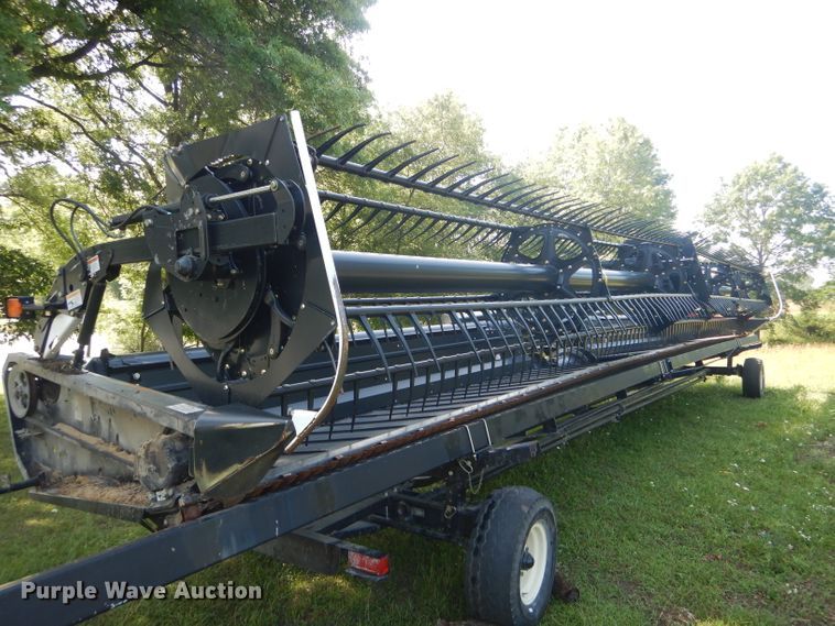 image for item HM9679 2011 Case IH 2162 draper head