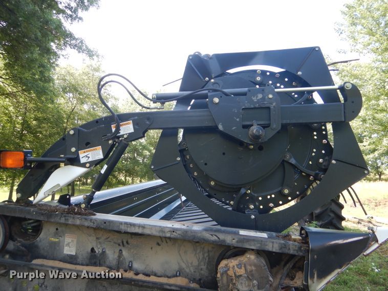 image for item HM9679 2011 Case IH 2162 draper head