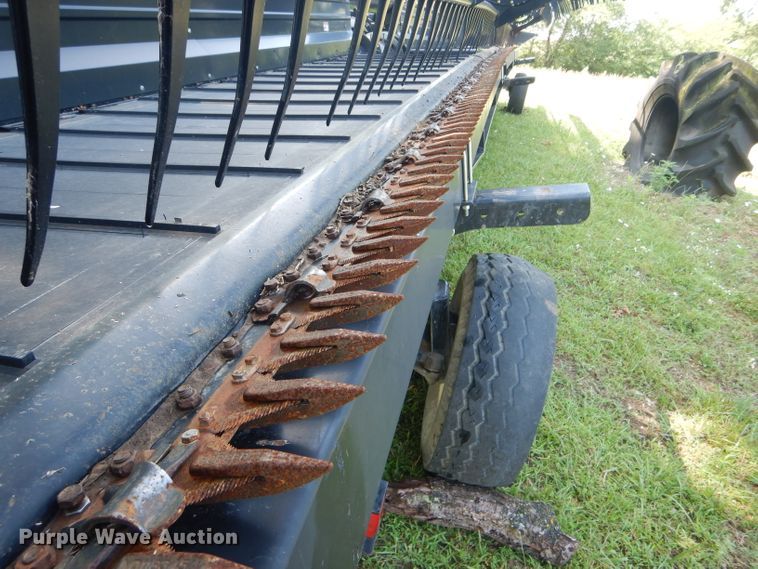 image for item HM9679 2011 Case IH 2162 draper head