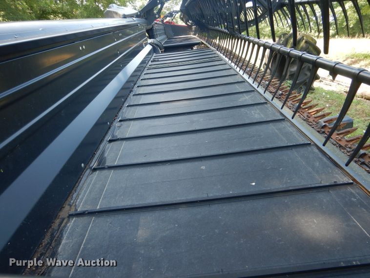 image for item HM9679 2011 Case IH 2162 draper head