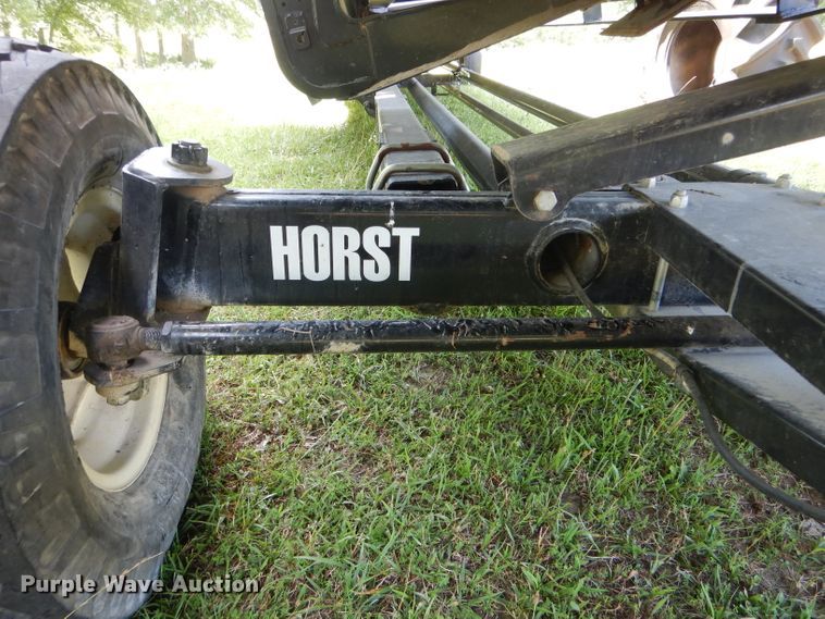 image for item HM9679 2011 Case IH 2162 draper head