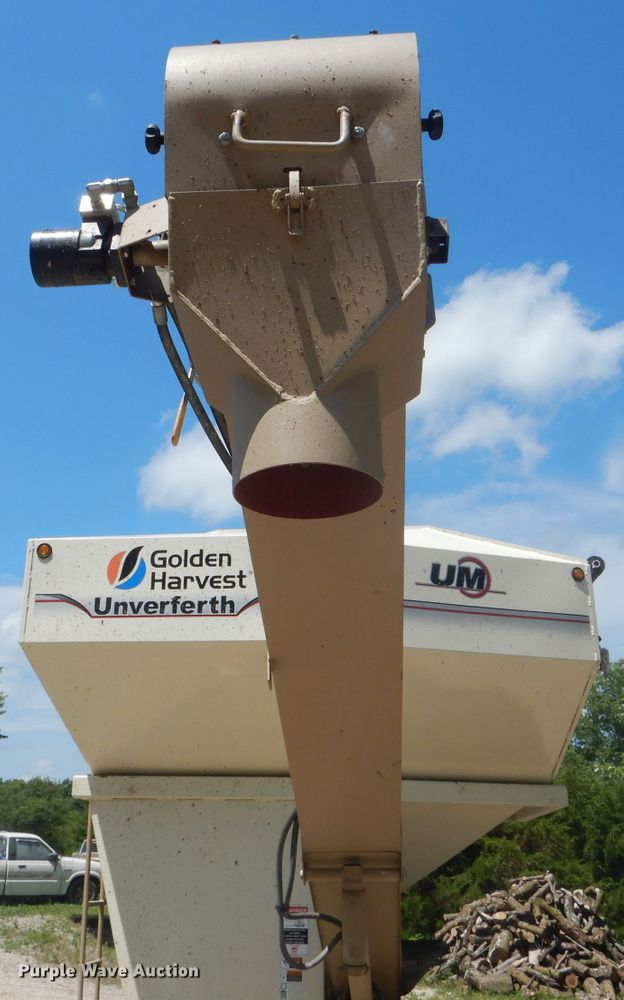 image for item HM9682 Unverferth Seed Runner 3750 seed tender