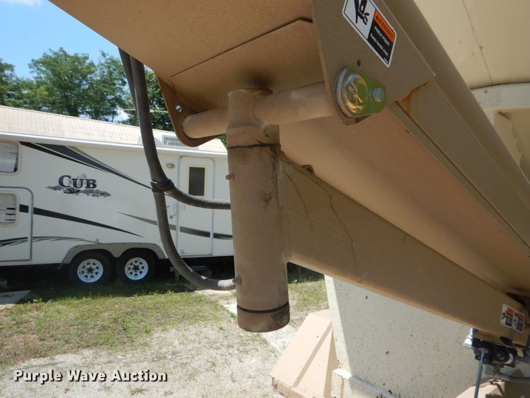 image for item HM9682 Unverferth Seed Runner 3750 seed tender