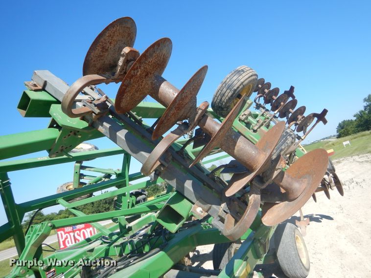 image for item HM9687 John Deere 512 disk ripper