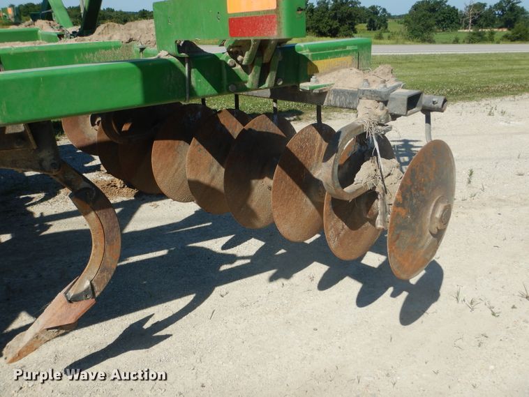 image for item HM9687 John Deere 512 disk ripper