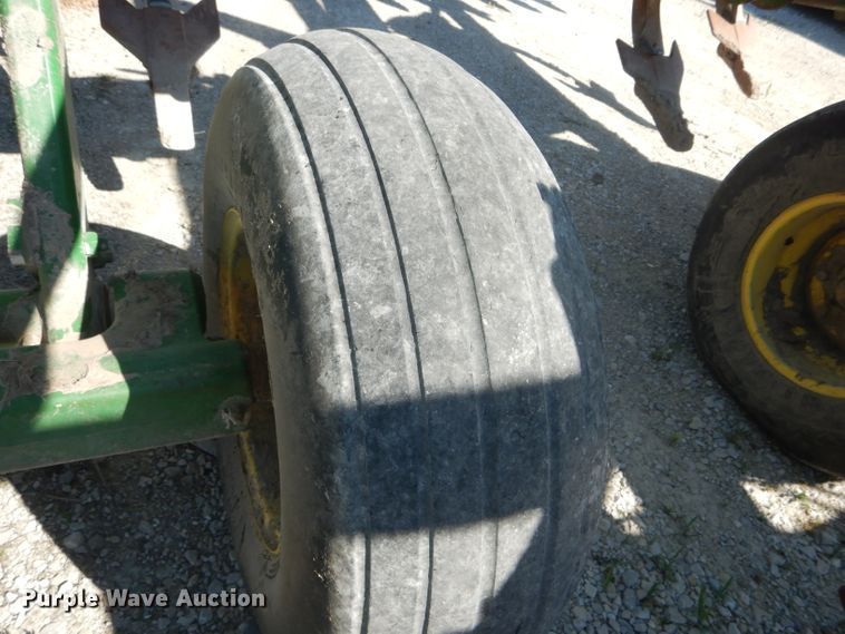 image for item HM9687 John Deere 512 disk ripper