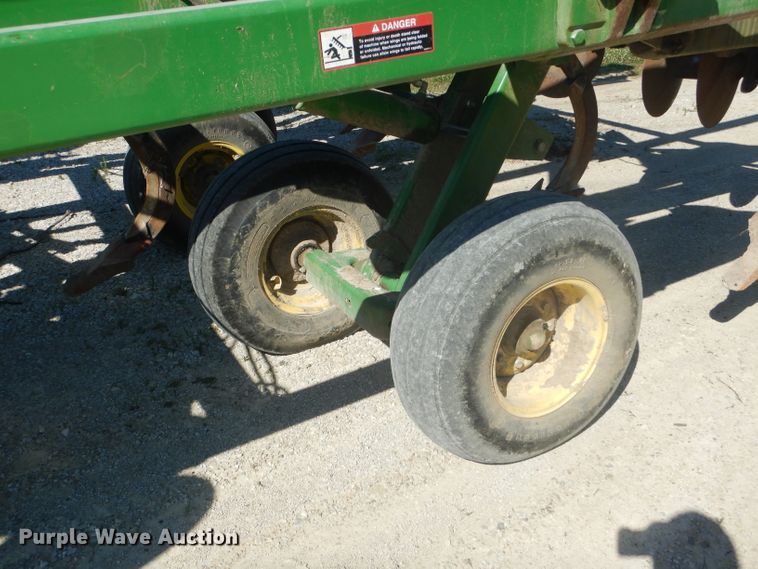 image for item HM9687 John Deere 512 disk ripper