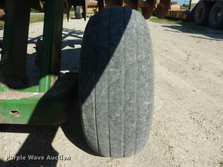 image for item HM9687 John Deere 512 disk ripper