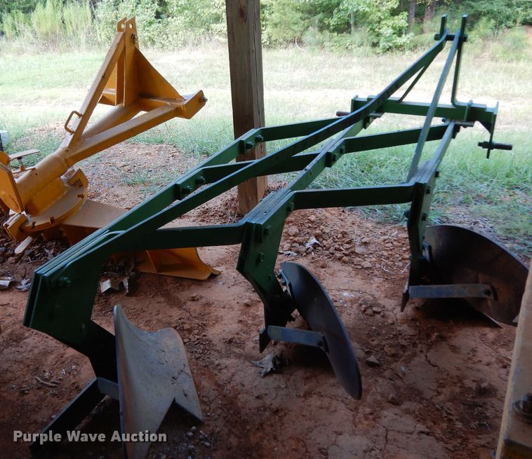 image for item HR9546 Long 8016 three bottom plow