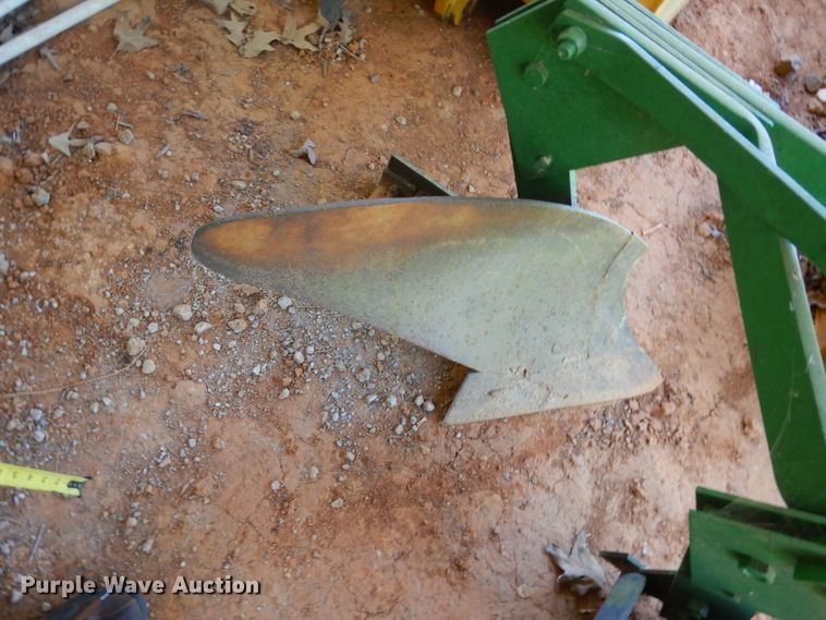 image for item HR9546 Long 8016 three bottom plow