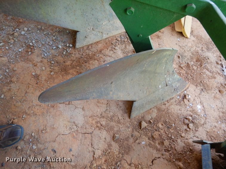 image for item HR9546 Long 8016 three bottom plow