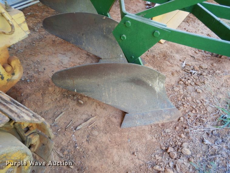 image for item HR9546 Long 8016 three bottom plow