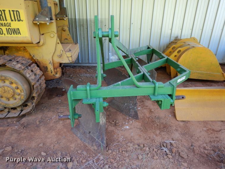 image for item HR9546 Long 8016 three bottom plow