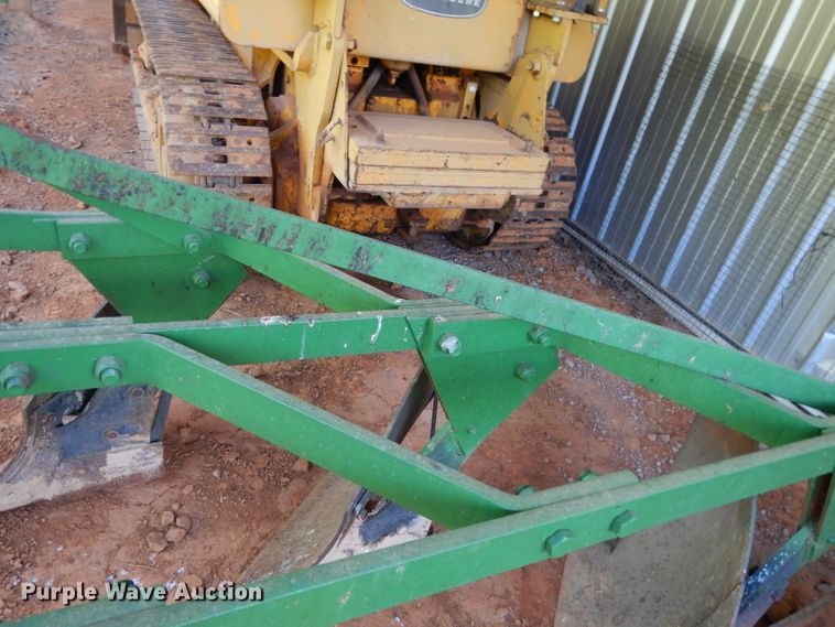 image for item HR9546 Long 8016 three bottom plow