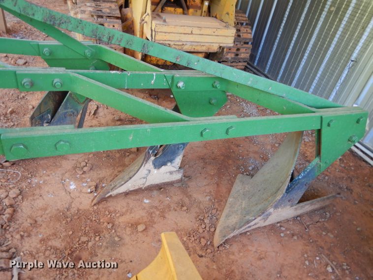 image for item HR9546 Long 8016 three bottom plow