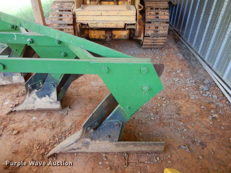 image for item HR9546 Long 8016 three bottom plow