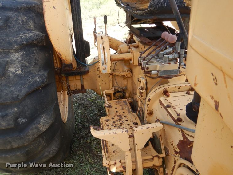 image for item HY9282 Ford 445  tractor