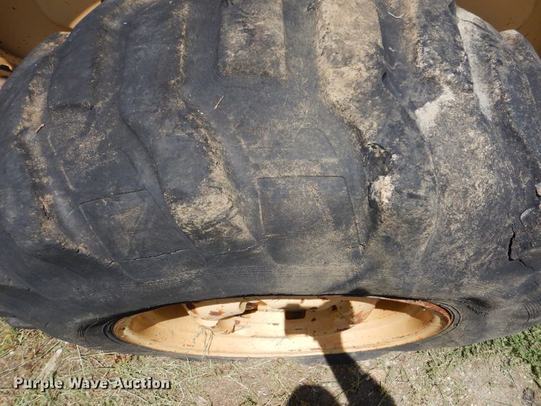 image for item HY9282 Ford 445  tractor