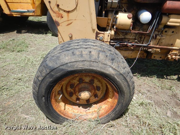 image for item HY9282 Ford 445  tractor
