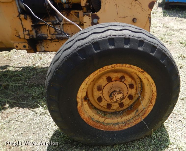 image for item HY9282 Ford 445  tractor