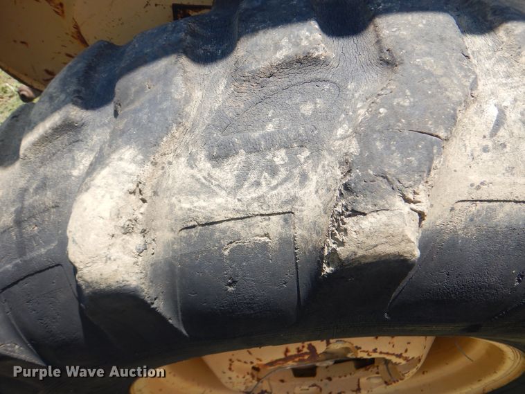 image for item HY9282 Ford 445  tractor