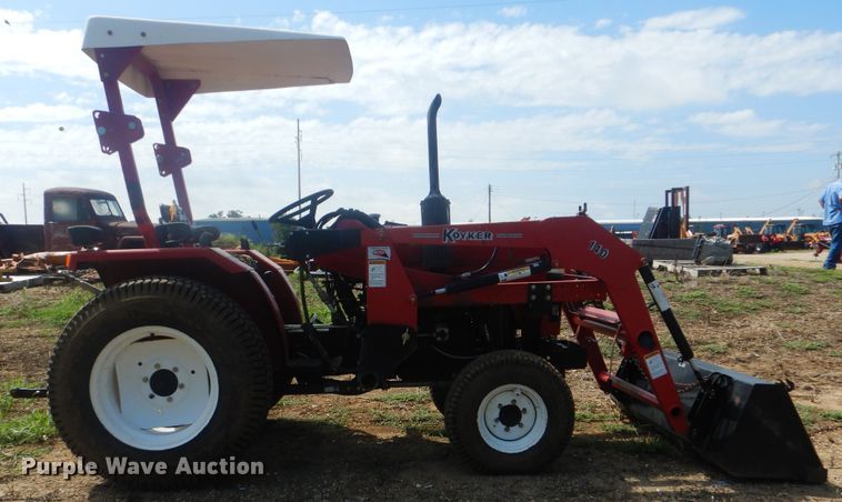 image for item HY9301 2004 Ag King AK-2840  MFWD tractor