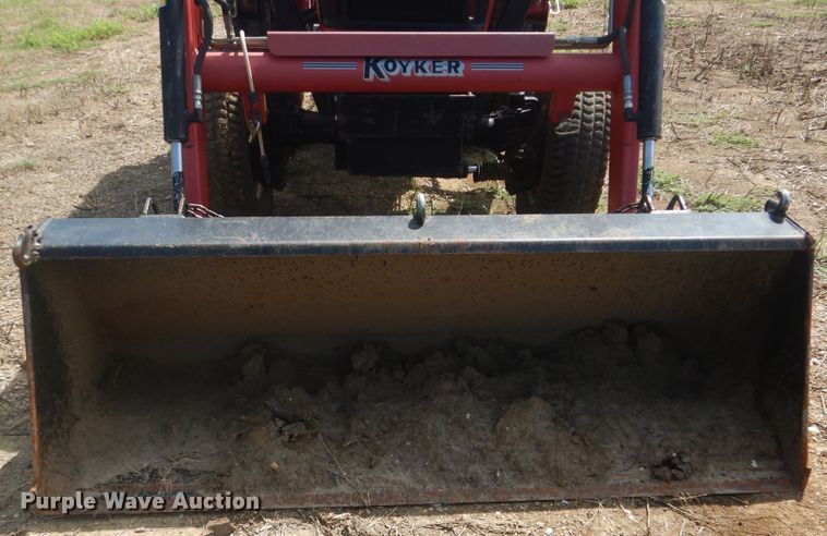 image for item HY9301 2004 Ag King AK-2840  MFWD tractor