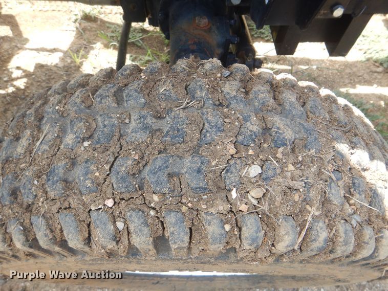 image for item HY9301 2004 Ag King AK-2840  MFWD tractor