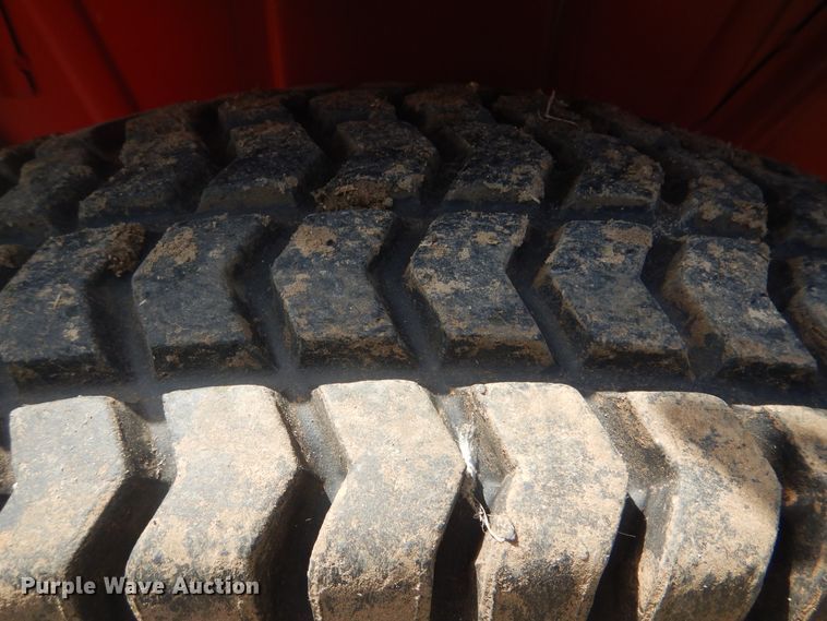 image for item HY9301 2004 Ag King AK-2840  MFWD tractor