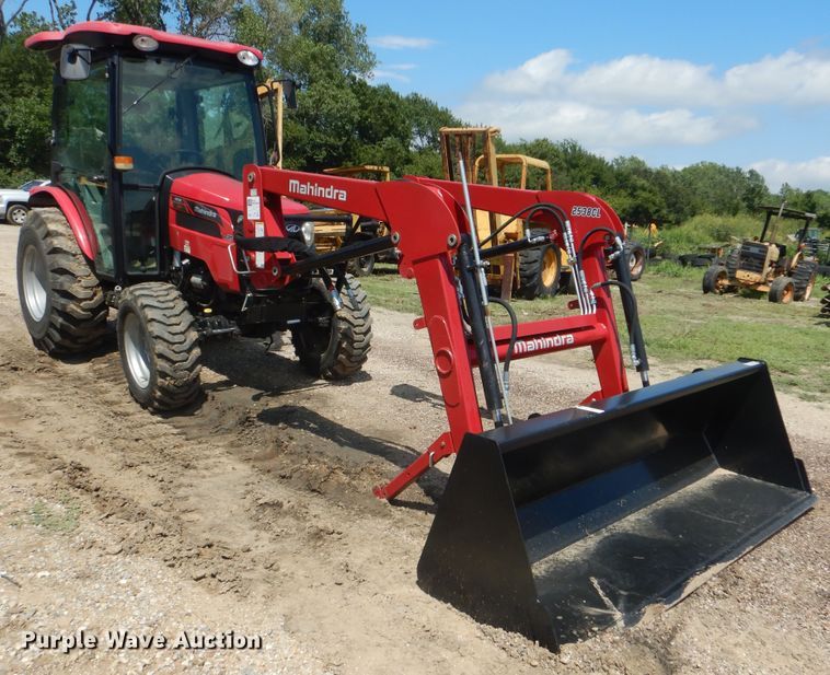image for item HY9303 Mahindra 2538  MFWD tractor