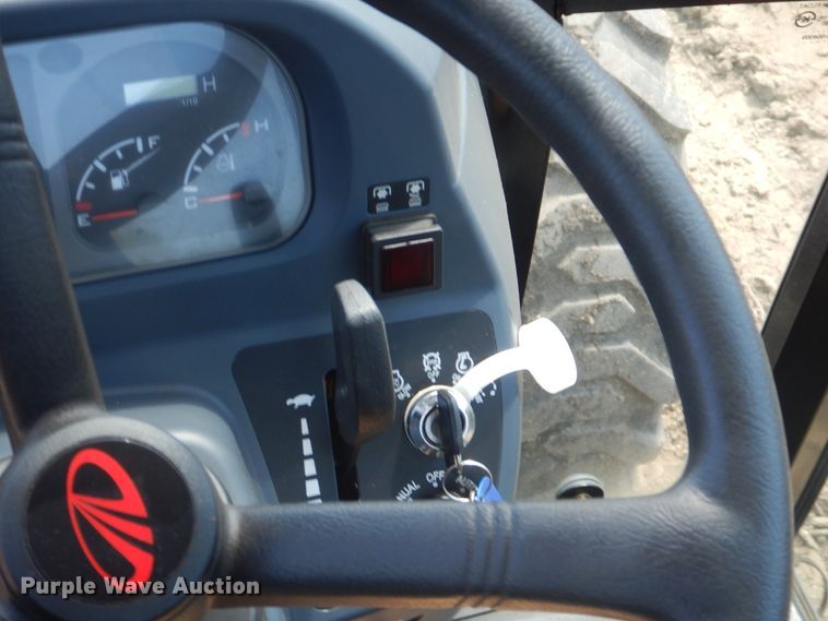 image for item HY9303 Mahindra 2538  MFWD tractor