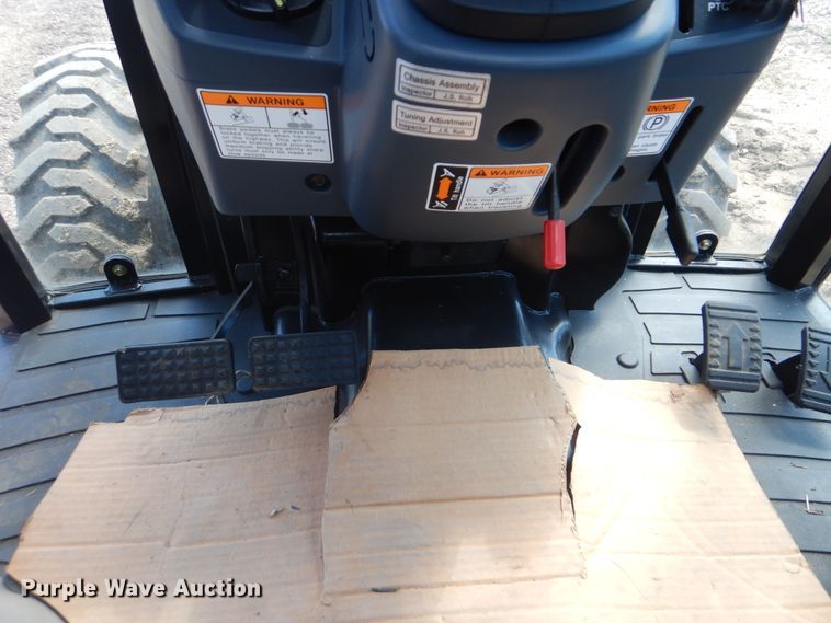 image for item HY9303 Mahindra 2538  MFWD tractor