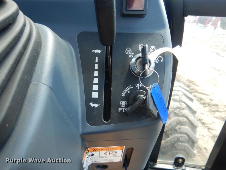 image for item HY9303 Mahindra 2538  MFWD tractor