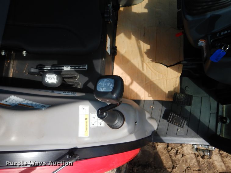 image for item HY9303 Mahindra 2538  MFWD tractor