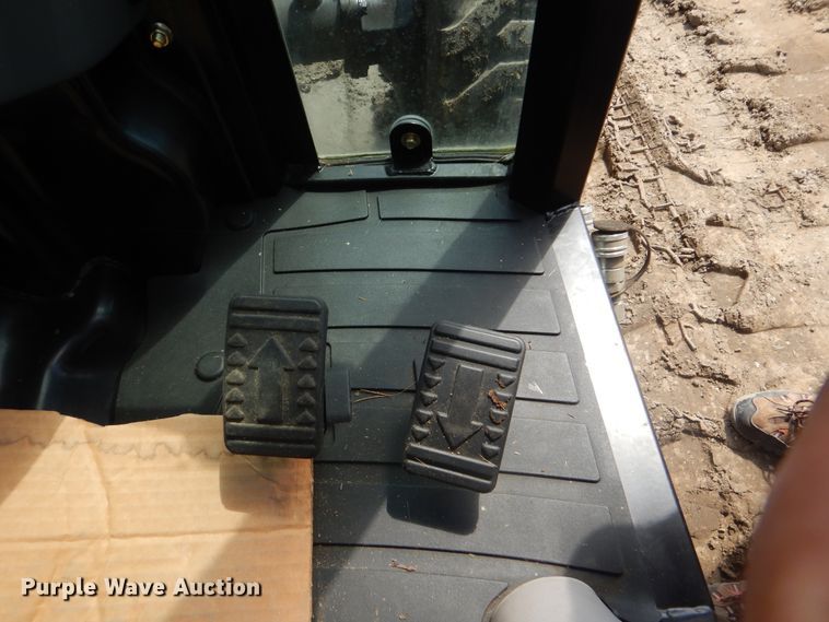 image for item HY9303 Mahindra 2538  MFWD tractor