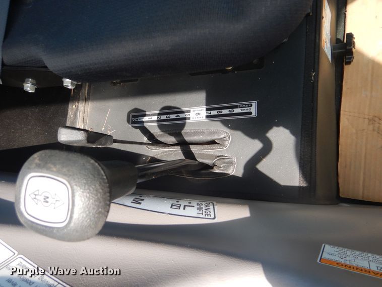 image for item HY9303 Mahindra 2538  MFWD tractor