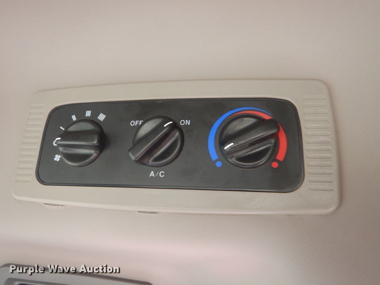 image for item HY9303 Mahindra 2538  MFWD tractor