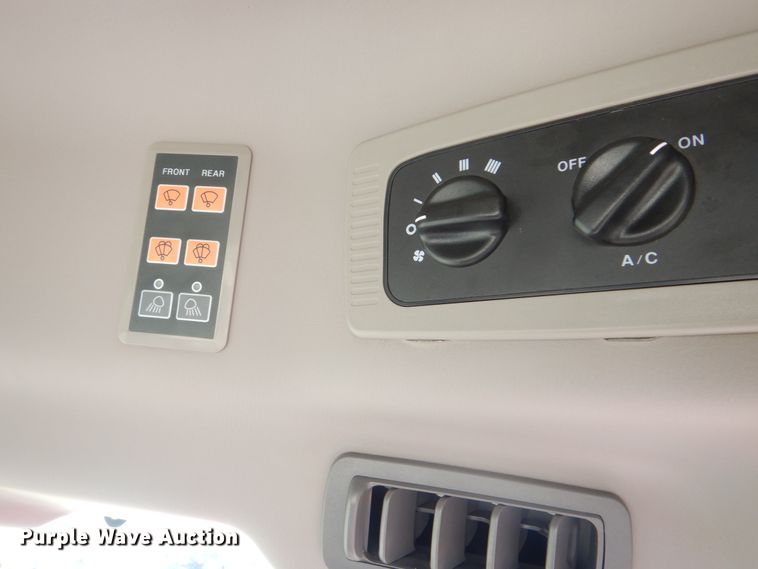 image for item HY9303 Mahindra 2538  MFWD tractor