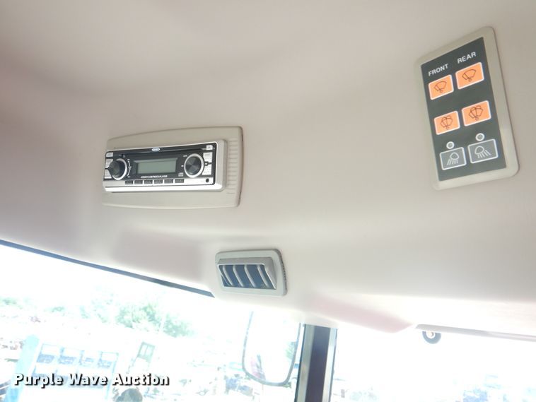 image for item HY9303 Mahindra 2538  MFWD tractor