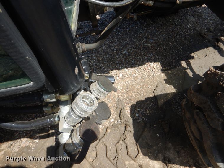 image for item HY9303 Mahindra 2538  MFWD tractor