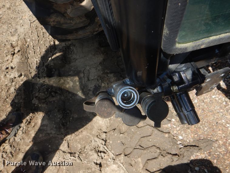 image for item HY9303 Mahindra 2538  MFWD tractor