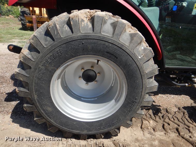 image for item HY9303 Mahindra 2538  MFWD tractor