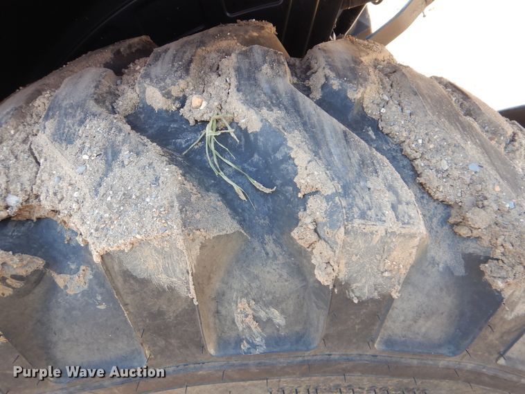 image for item HY9303 Mahindra 2538  MFWD tractor