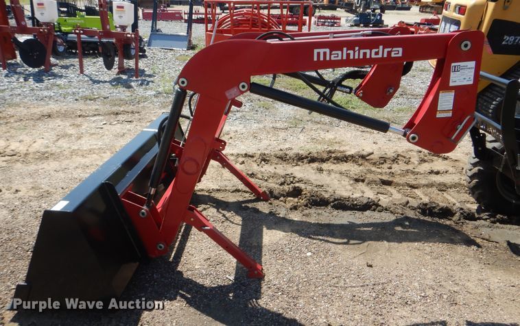 image for item HY9303 Mahindra 2538  MFWD tractor