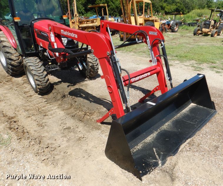 image for item HY9303 Mahindra 2538  MFWD tractor