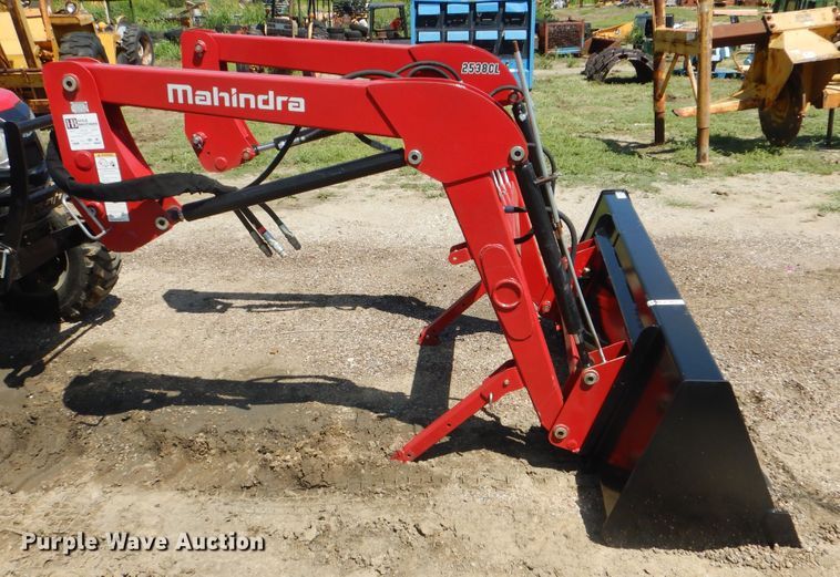 image for item HY9303 Mahindra 2538  MFWD tractor