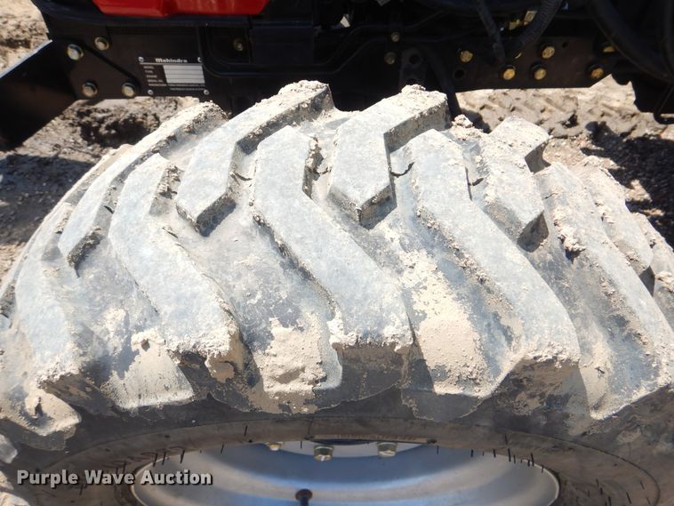 image for item HY9303 Mahindra 2538  MFWD tractor